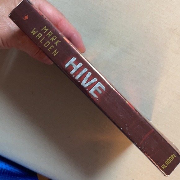 📚2/$6 H.I.V.E. #1: Higher Institute of Villainous - Picture 4 of 11